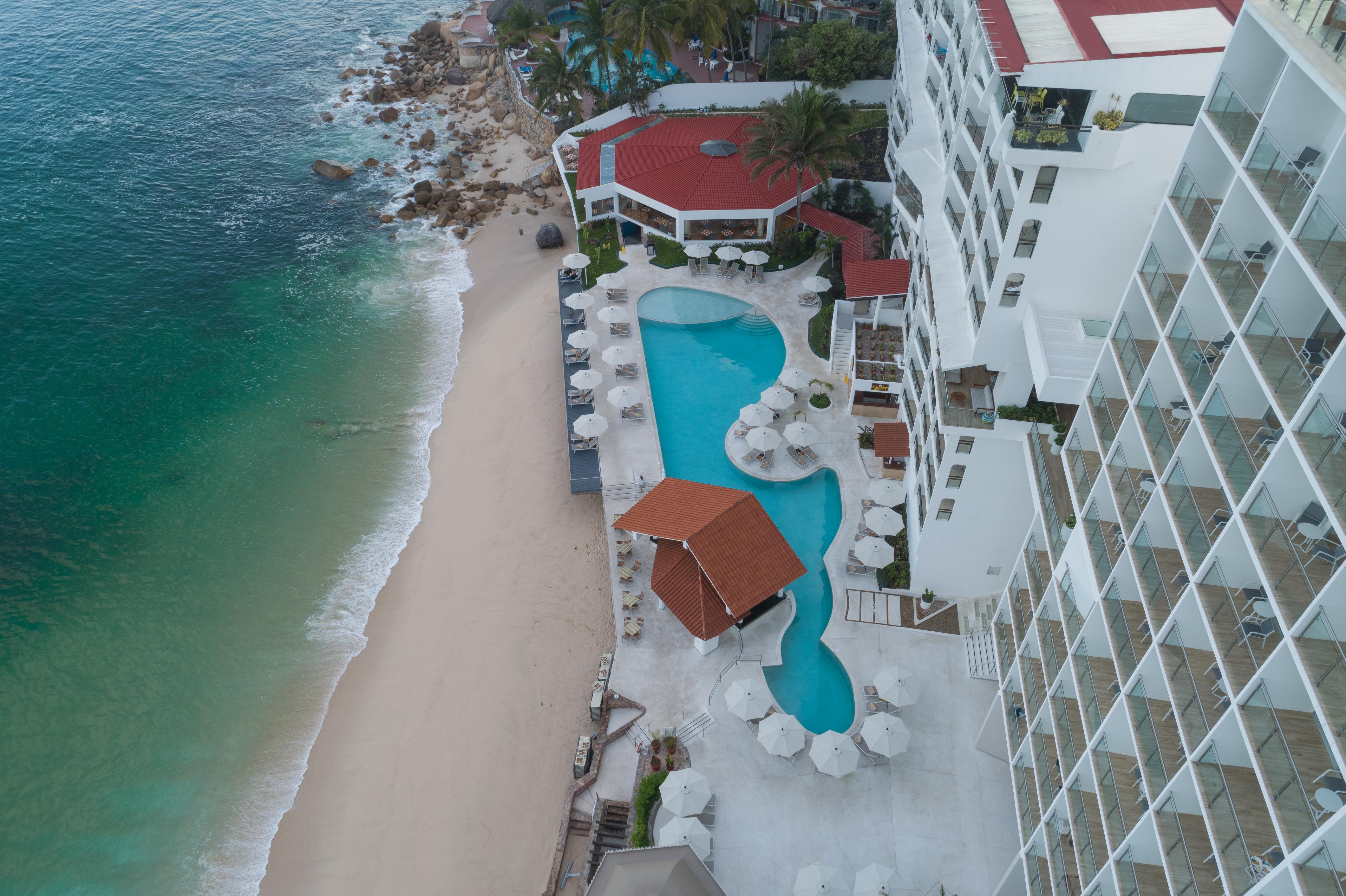Grand Park Royal Пуерто-Вальярта Екстер'єр фото Aerial view of the pool at the Grand Hotel